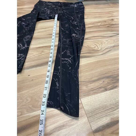 Athleta Velocity Stash Pocket Black Marbled 7/8 Legging sz XS - Picture 6 of 10